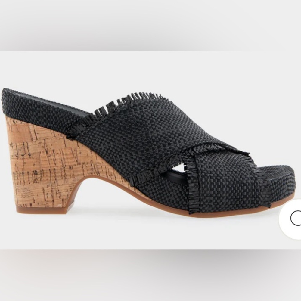 Aerosoles Women's
Crisscross Footbed Wedge Sandal in Black Raffia Size 8